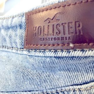 Hollister Ultra High-Rise Mom Jean